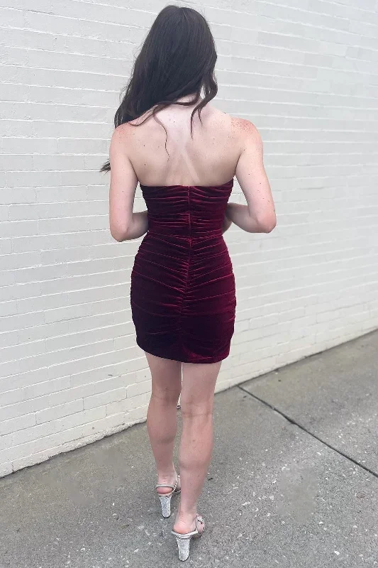 wine-red-velvet-strapless-short-homecoming-dress